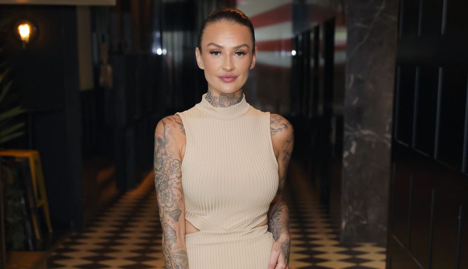 Muistatko vielä alaston säätyttö Laine Brucen?