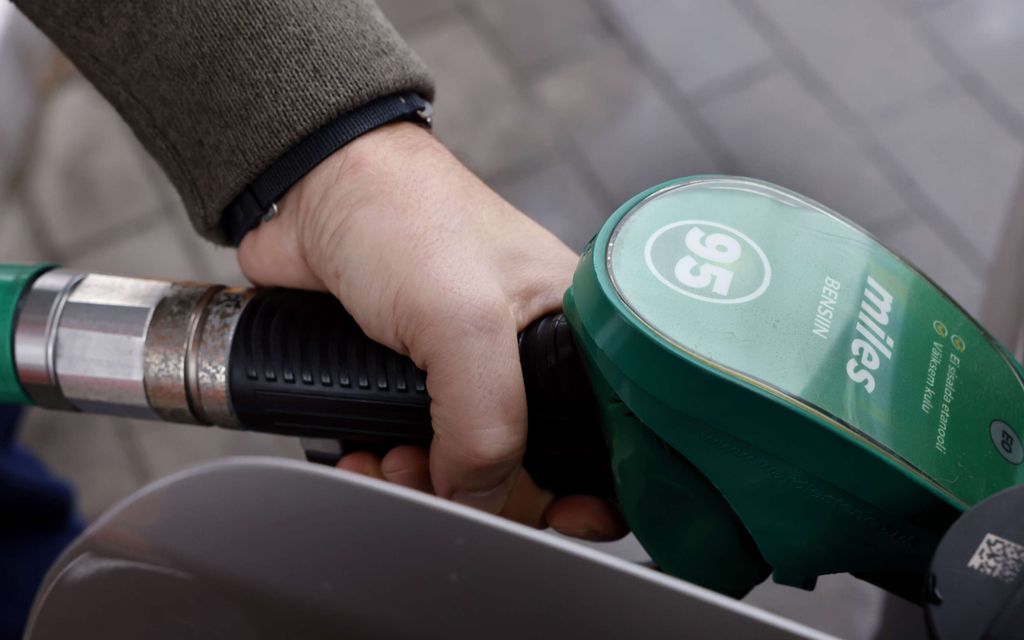 Asian­tuntijalta upea tieto suomalaisille: Bensan hinta ja euribor putoavat nyt ”reippaasti”