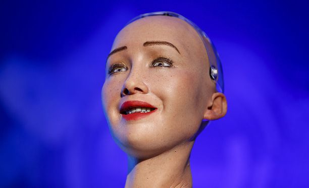 Maailman kuuluisin robotti Sophia vierailee tänään Helsingissä - muistetaan  lausahduksesta: ”Minä tuhoan ihmiset”