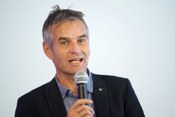 Kansainvälisen hiihtoliiton markkinointipäällikkö Jürg Capol vuonna 2019.