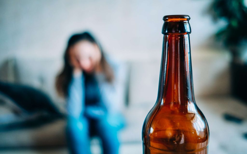 Tällainen kierre alkoholistin läheisen päässä pyörii – Tunnista vaaran merkit

