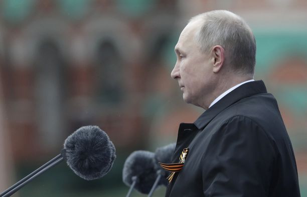 Vladimir Putin puhui voitonpäivän paraatissa sunnuntaina.