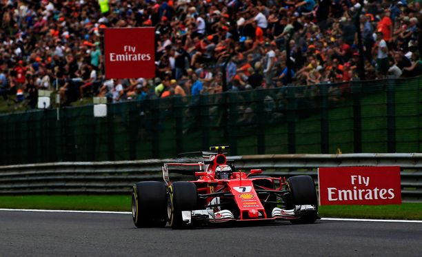 Kimi Räikkösen Ferrarissa ilmeni outoa täristystä ensimmäisen vaiheen aikana.