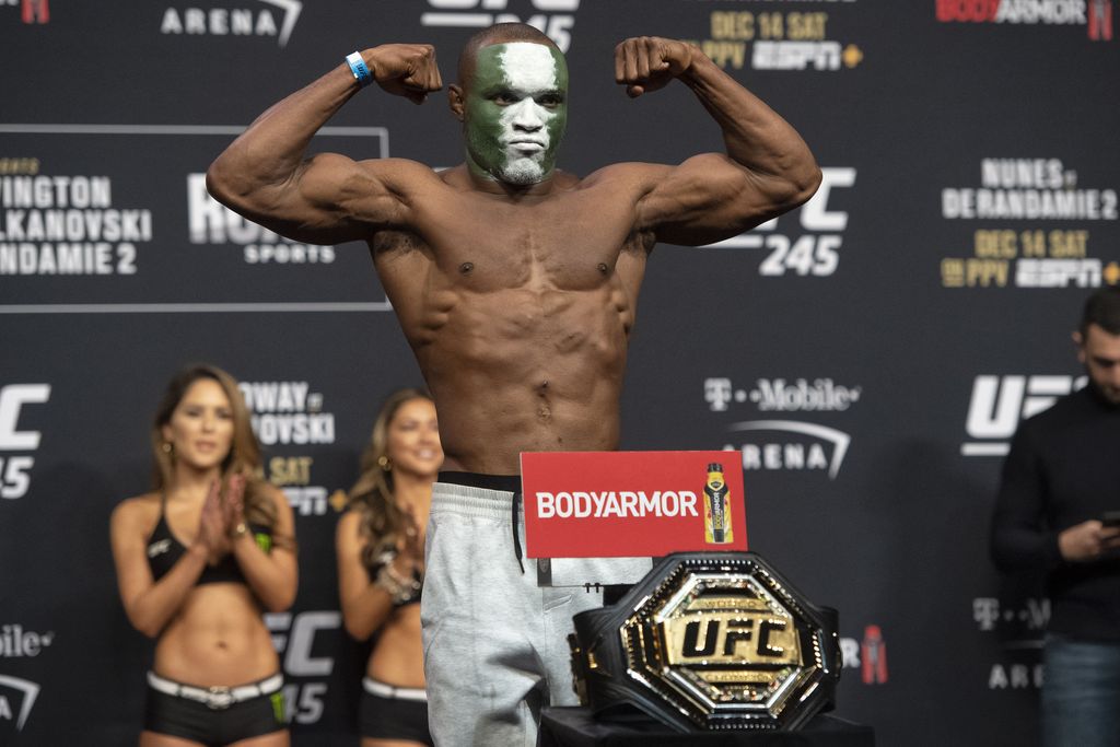 ”Nigerialainen painajainen” jysäytti UFC:ssä! Lajin rääväsuu otteli leuka murtuneena – hämmentävä temppu heti matsin jälkeen