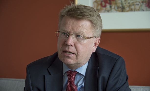 EK:n toimitusjohtaja Jyri Häkämies toivoo miesten ja naisten välistä tasa-arvoa parantavaa uudistusta.