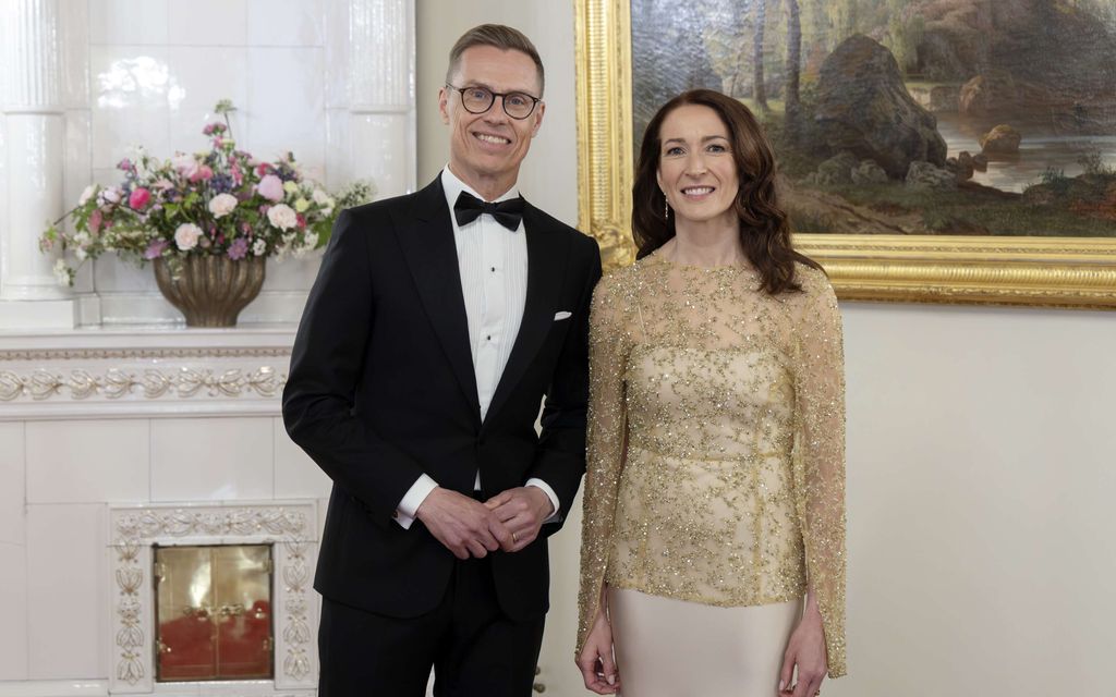 Alexander Stubb julkaisi äitien­päiväkuvia – Somessa hehkutetaan: ”Onpa hieno perhe”