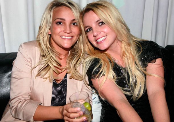 Courtney Simpson anaali seksiä