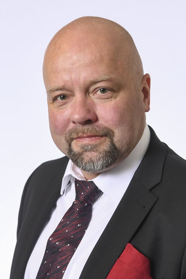 Kansanedustaja Juho Kautto on Äänekosken kaupunginvaltuuston puheenjohtaja.