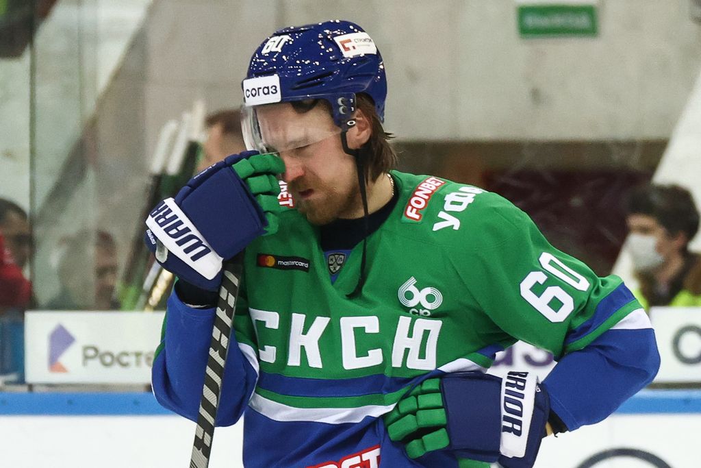 Suomen KHL-pelaajien äkkipäätös – perheet turvaan Venäjältä yksityis­koneella