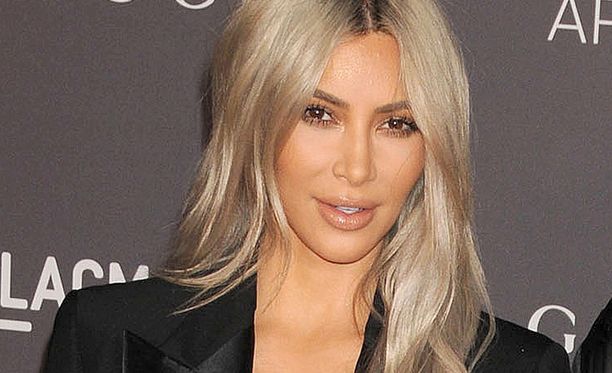 Kim Kardashian on nyt kolmen lapsen äiti.