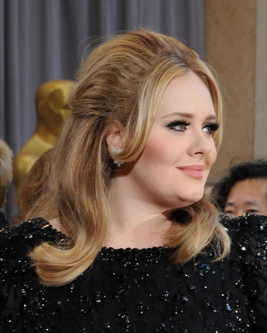 Hurjat 45 kiloa laihtunut Adele tunnustaa – näin usein hän herkuttelee pikaruoalla