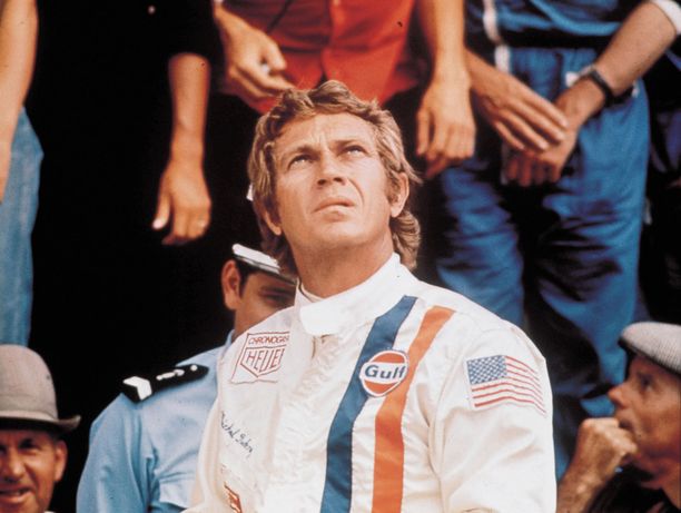 Steve McQueen esiintyi kulttisuosion saavuttaneessa autourheiluelokuva Le Mansissa.