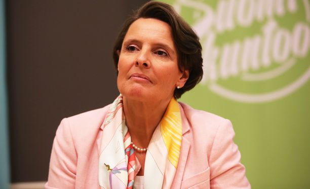 Liikenne- ja viestintäministeri Anne Berner (kesk).