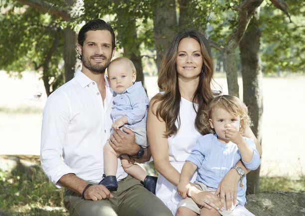 Prinssi Carl Philipin ja prinsessa Sofia ovat kahden pojan vanhempia. Prinssi Alexander on 3-vuotias ja prinssi Gabriel 2-vuotias. Kuva kesältä 2018.