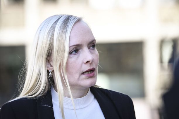 Sisäministeri Maria Ohisalo tuomitsi virkamiehen väkivaltaisen vastustamisen Hietaniemen tapahtumien johdosta.