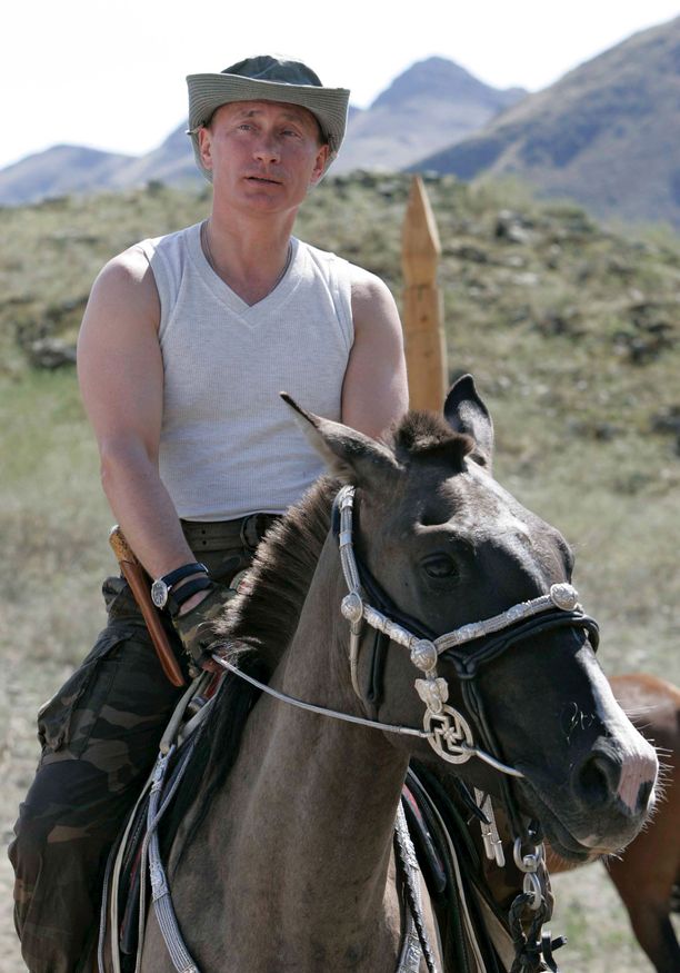Venäjän presidentti on luonut kuvaa itsestään toiminnan miehenä. Kuva elokuulta 2007 Tuvan tasavallasta.