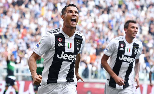 Cristiano Ronaldo tuuletti villisti kauden avausmaaliaan.