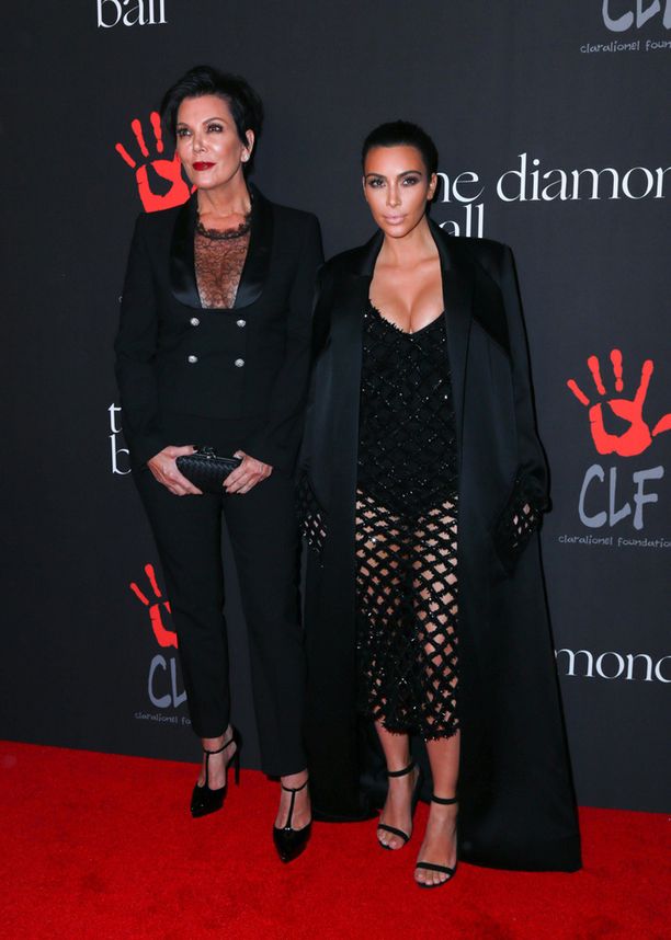 Manageriäiti Kris Jenner on onnistunut luomaan perheellään suurimman omaisuuden. Kim Kardashian on tyttäristä varakkain.