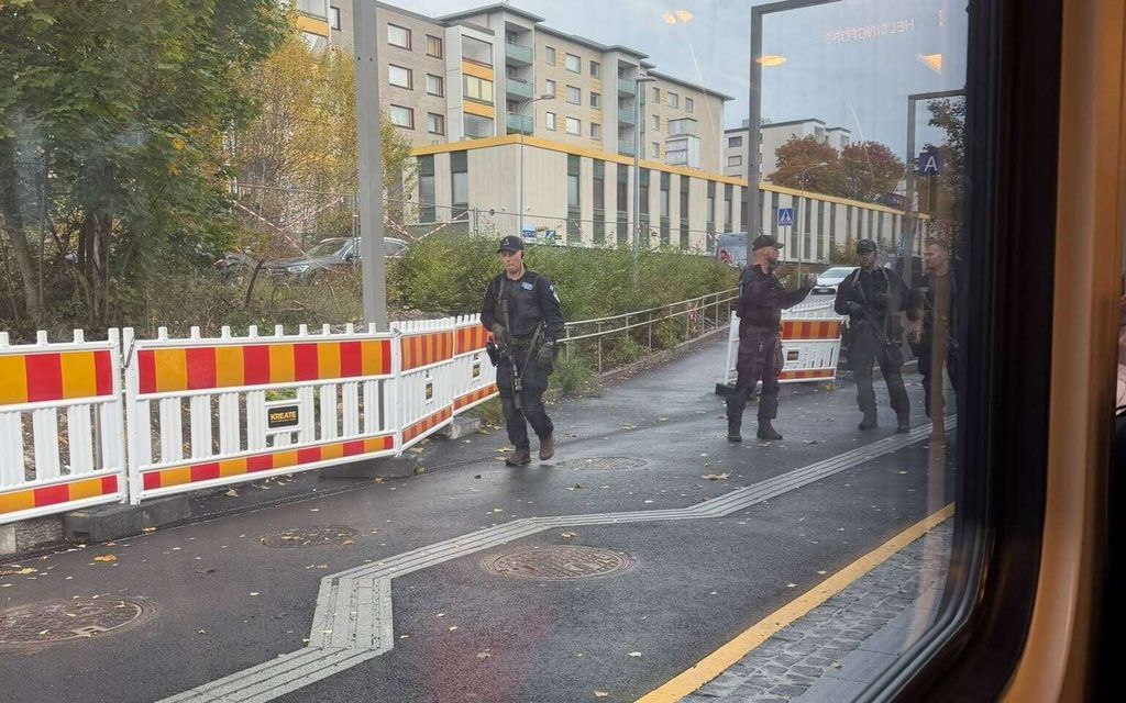 Juna jäi laiturille – Sitten sisään rynni raskaasti varustautunut poliisi
