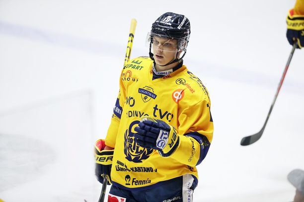 Vili Saarijärvi laukoi kauden neljännen maalinsa Kärppiä vastaan.