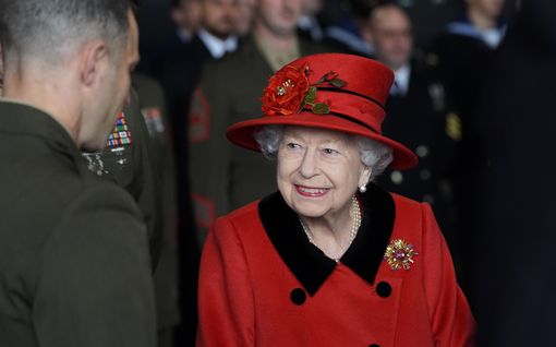 Kuningatar Elisabet oli ennen Bond-fani – paljastaa miksi innostus laantui