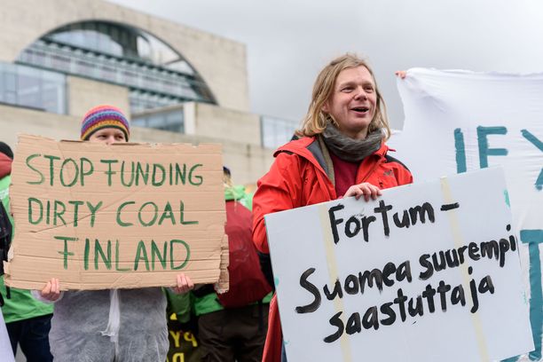 Pääministeri Sanna Marinin vierailulla Berliinissä aktivistit vastustivat hiilivoimalan avaamista myös suomeksi.