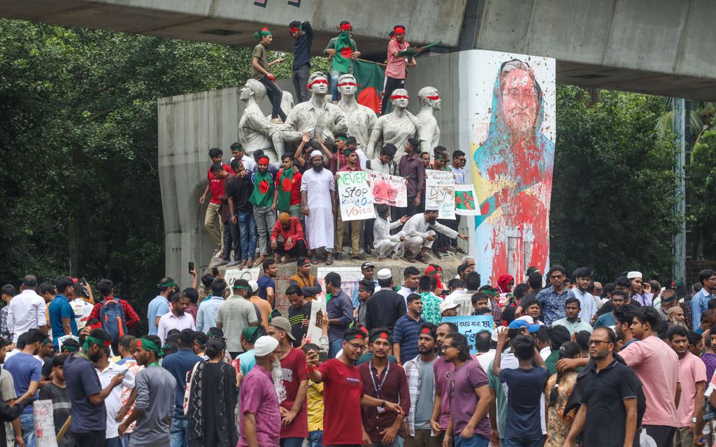 Kymmeniä kuollut, pääministeri pakeni maasta – Täysi kaaos iski Bangladeshiin