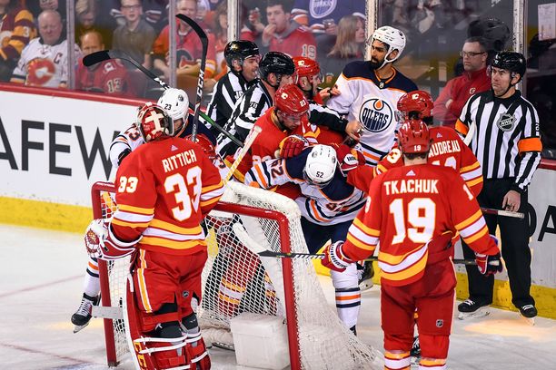 Calgary Flamesin ja Edmonton Oilersin välisessä ottelussa kuohui.
