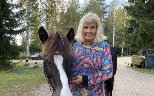 80-vuotias Tuula rakastaa ratsastamista – "Tämä on minun juttuni"