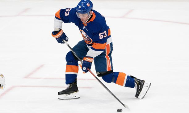 Casey Cizikas pelasi yhdeksättä kautta New York Islandersissa.