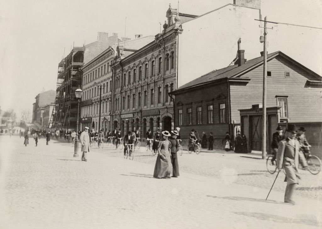 Nostalgiamatka Helsinkiin - näin kaupunki on muuttunut vuosikymmenten aikana