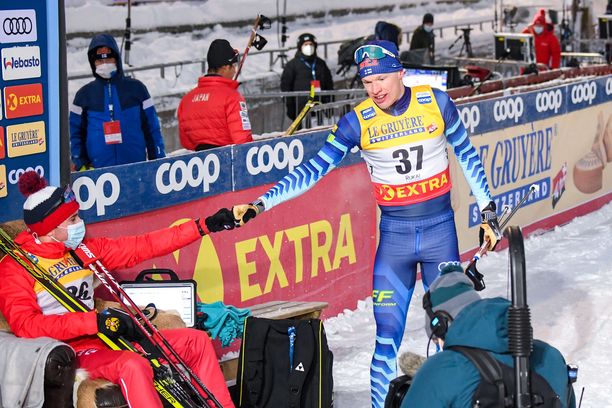 Iivo Niskanen ja Venäjän Alexei Tshervotkin ottavat kivet viime vuoden Ruka Nordicissa. Pohjoismaiden hiihtolajien valiot nähdään Rukalla marraskuussa.