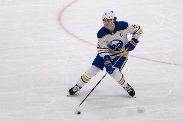 Jack Eichel on edustanut koko NHL-uransa Buffalo Sabresia.