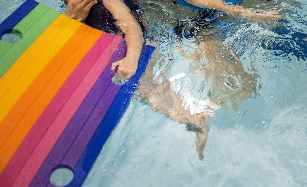 Äiti tuomittiin vankeuteen 7-vuotiaan ”hukuttamisesta” – vetää lasten uimakoulua Savossa, seura aikoo ryhtyä toimenpiteisiin