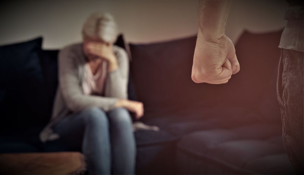Pariskunta peitteli toistuvaa väkivaltaa – naisen mustelmat selitettiin rajulla seksillä