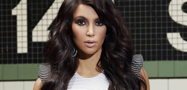 Kim Kardashian on aktiivinen Twitterin käyttäjä.
