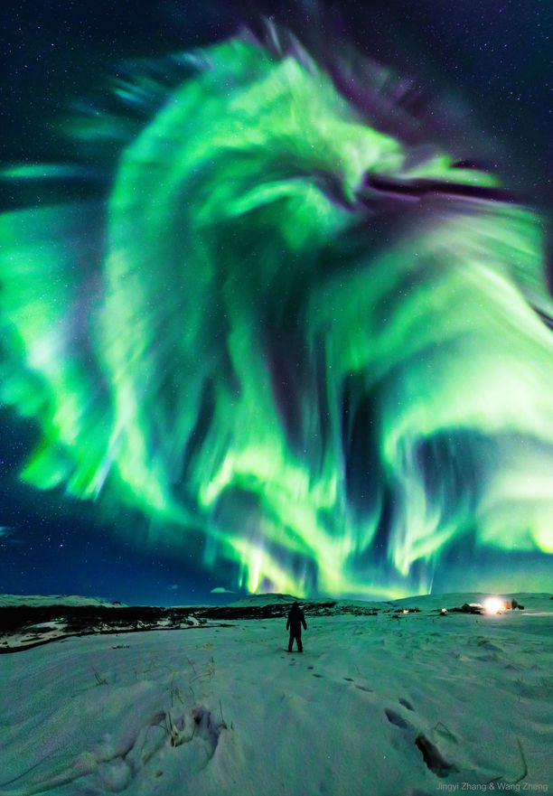 Tämä komea taivaallinen ilotulitus kuvattiin Islannissa aikaisemmin tässä kuussa.