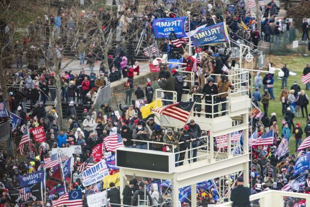 Donald Trumpin tukijat vyöryivät Washingtonin kaduille ja kongressiin.