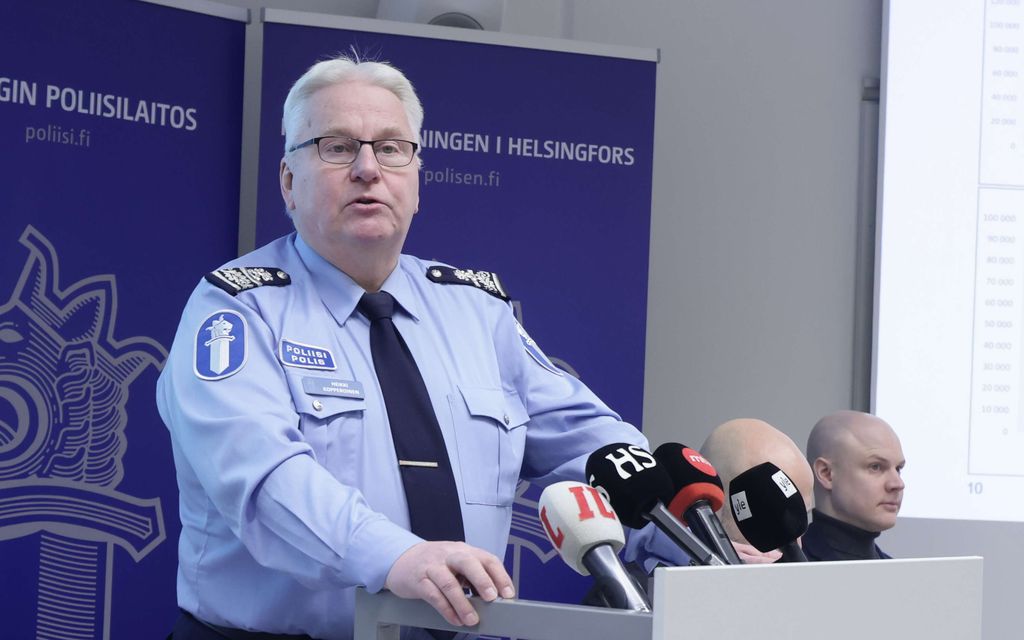 Poliisi sai potkut Whatsapp-viestien takia – Polii