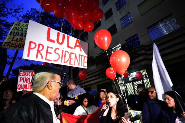 Lulan kannattajat kampanjoivat Sao Paulossa keskiviikkona. 