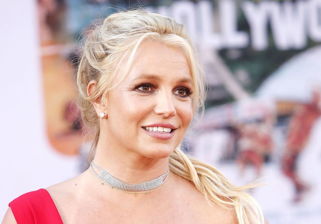 Britney Spears julkaisi uusia alastonkuvia – fanit huolestuivat: ”Oletko kunnossa?”