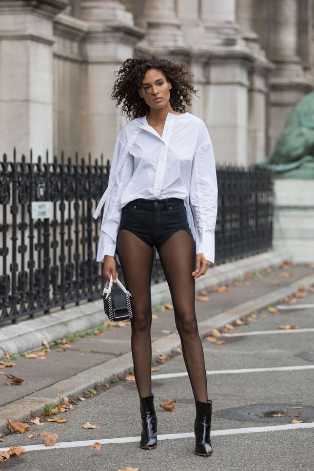 Malli Cindy Brunan sukkahousutyyli käänsi katseita Pariisin muotiviikolla. 
