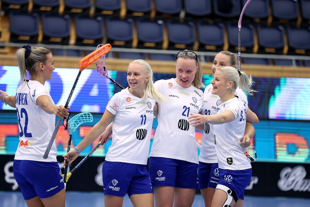Varmistuuko mitali? Suomen välierä­vastustaja selvillä naisten salibandyn MM-kisoissa