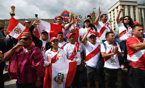 Perun fanit ovat hullaantuneet maansa MM-kisapaikasta. Kuvan fanit eivät tiettävästi liity tapaukseen.