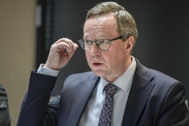 Elinkeinoministeri Mika Lintilä toppuuttelee entisen opposition kritiikkiä kaivoslain muutoksista.