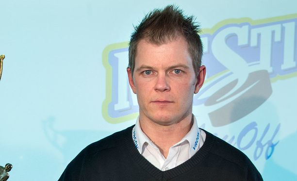 Ari-Pekka Pajuluoma ottaa Sportin ruorin.