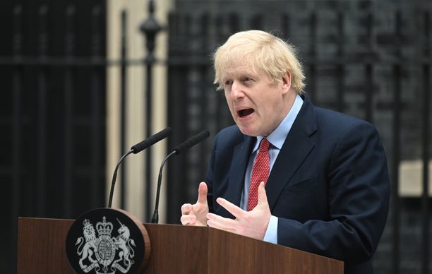 Boris Johnson puhui medialle töihinpaluunsa yhteydessä maanantaiaamuna.