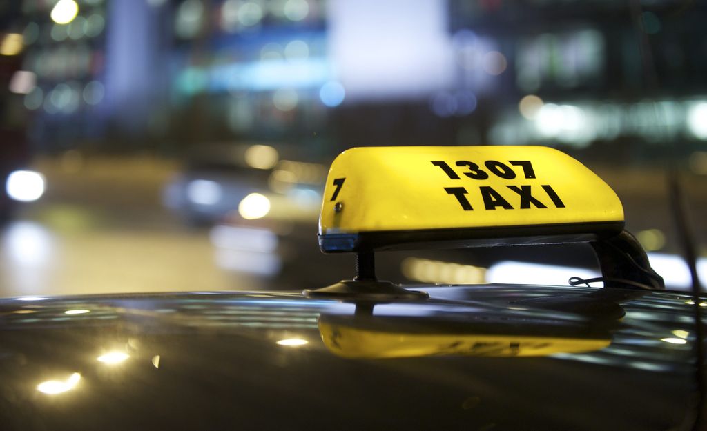 Taksialan suurimpien kilpailussa jälleen uusi käänne: Lähitaksi aikoo värvätä jopa tuhat kuljettajaa Uudellemaalle
