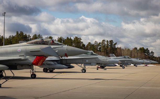 Analyysi: Neljä Hornetia vei Suomen Nato-aikaan – Suomi aloittaa jo Viron  ilmapuolustuksen