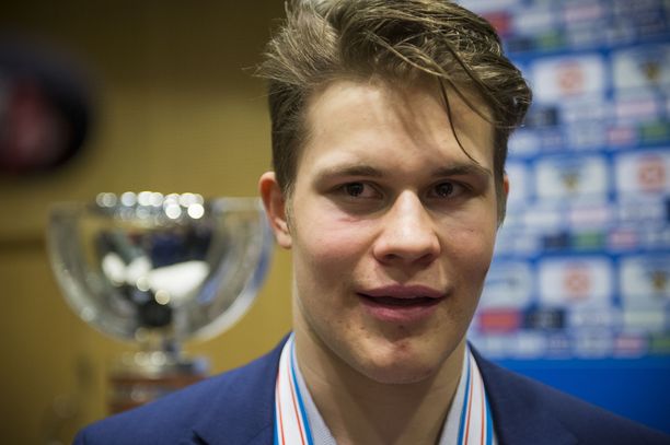 Jesse Puljujärvi tietää, kuinka nuorten maailmanmestaruus voitetaan.